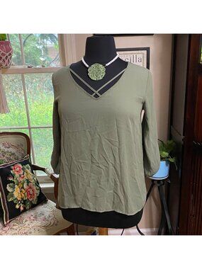 Hippie Rose Top Women's Large 3/4 Tab Sleeves Olive Green